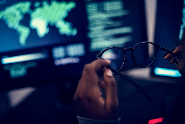 千元眼鏡成本僅20塊，6億近視人口的“暴利”行業(yè)真相